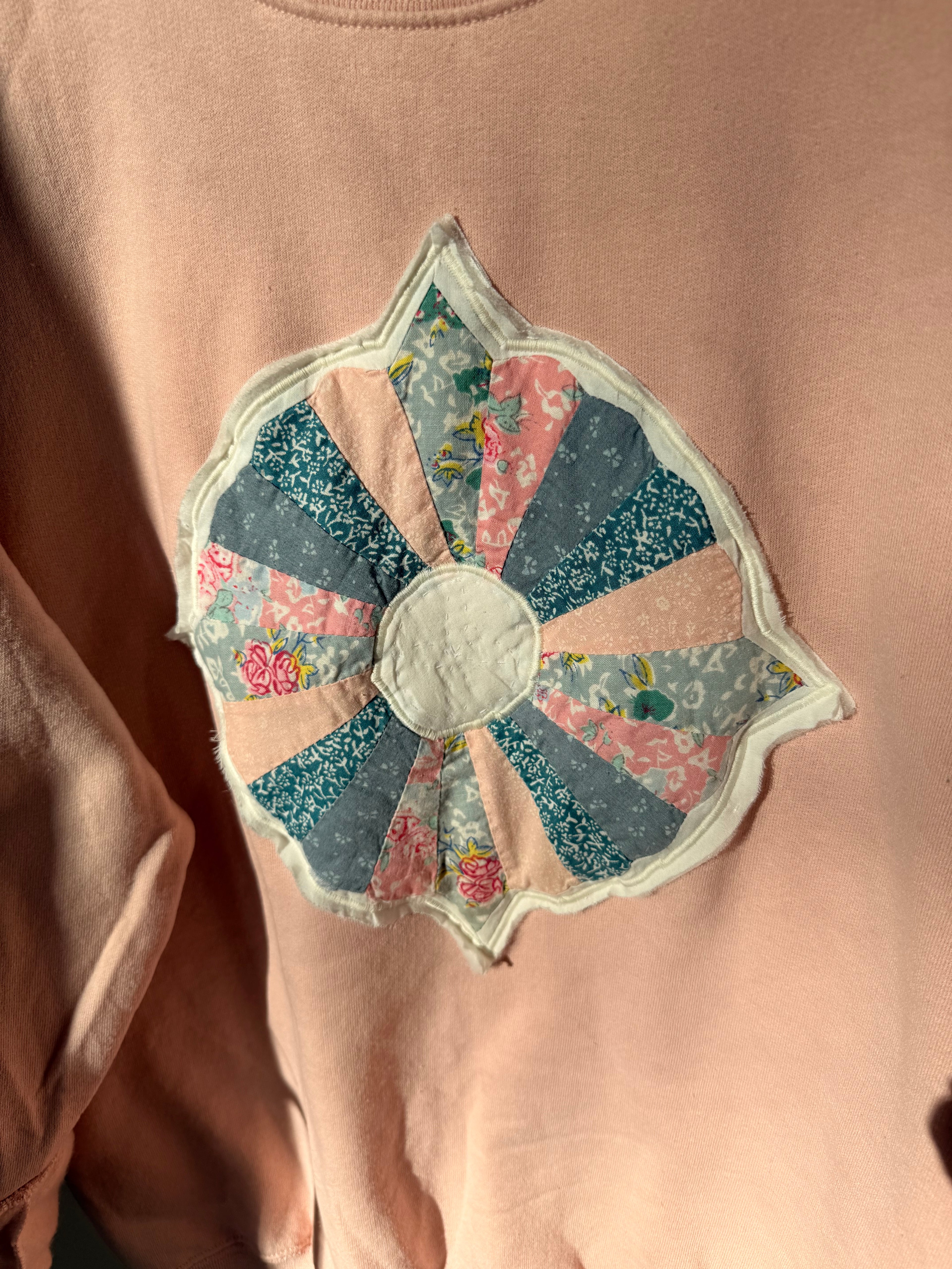 Pointed Dresden Plate Appliqué Sweatshirt, Large, Light Pink