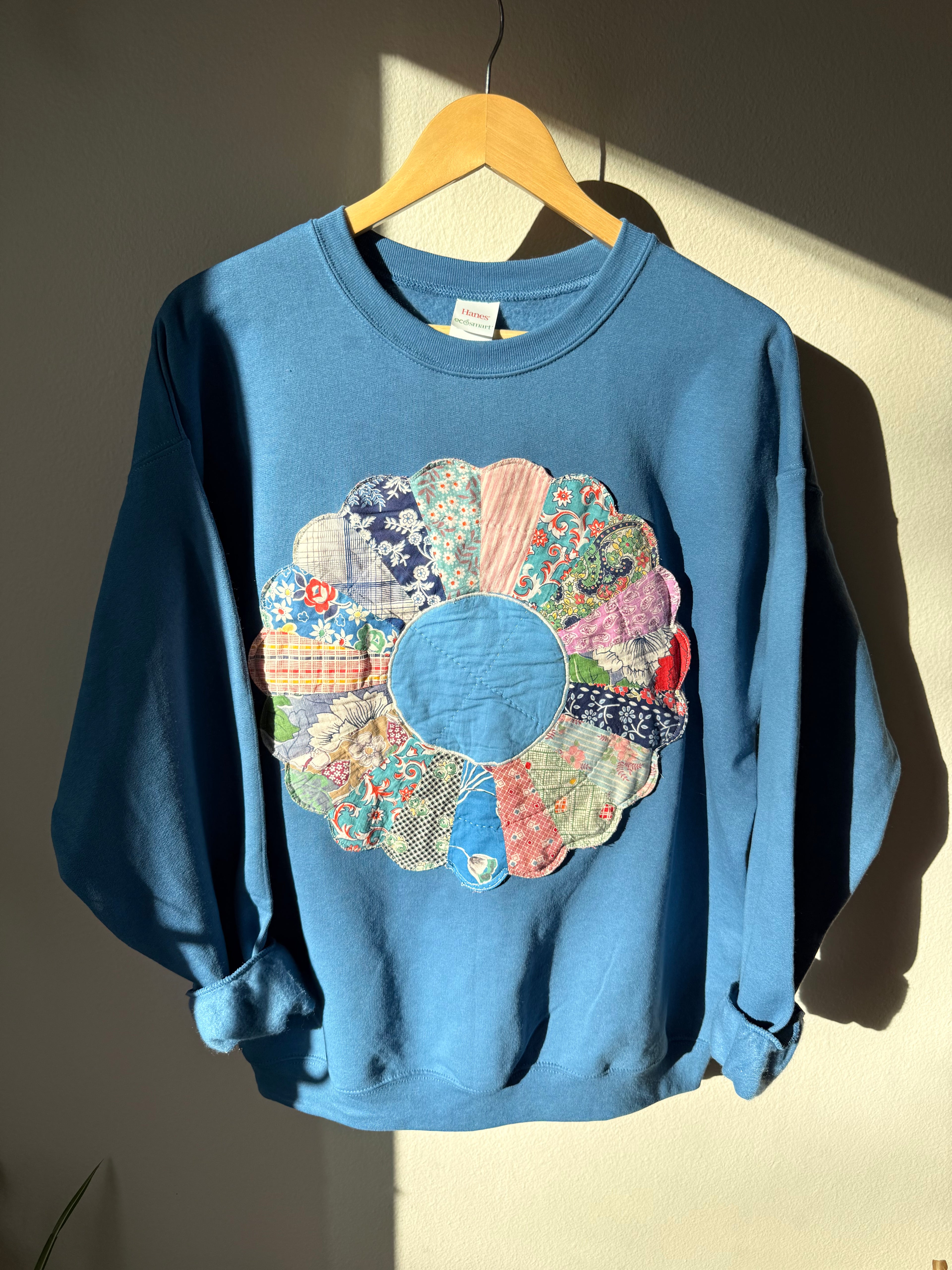 Dresden Plate Appliqué Sweatshirt, Large, Blue