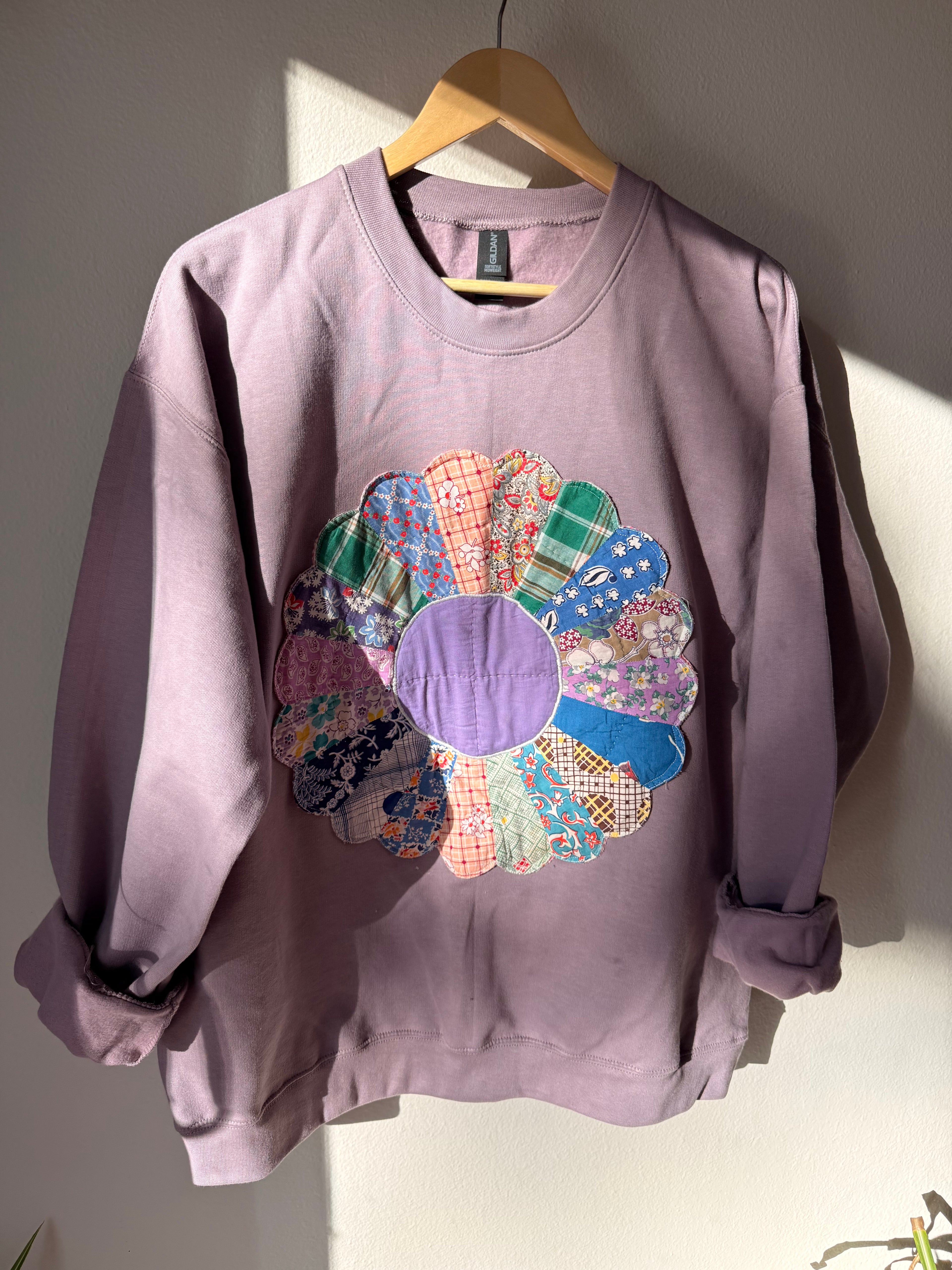 Violet Dresden Plate Appliqué Sweatshirt, Large